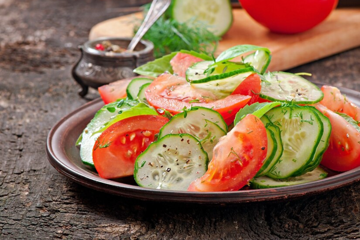 make a salad with tomatoes and cucumber