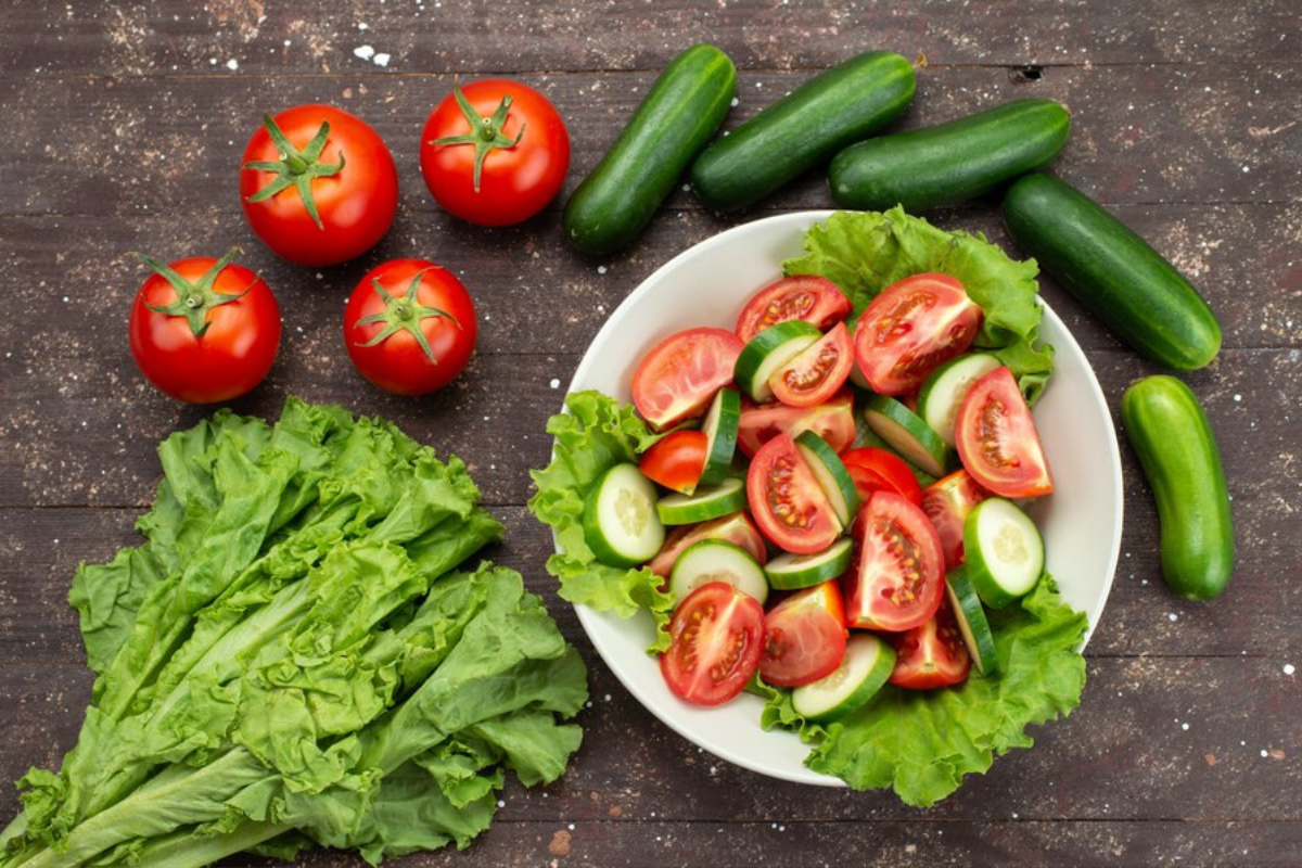 how long does cucumber tomato salad last in the fridge ?